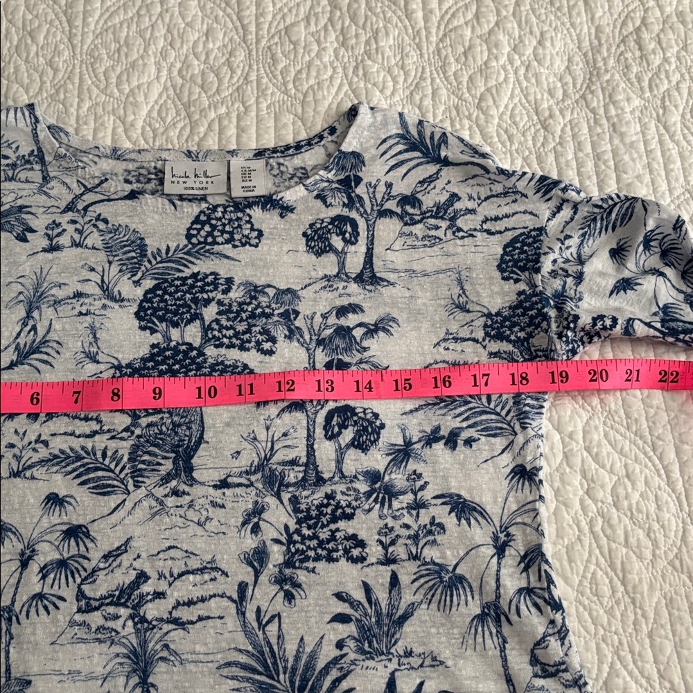 Nicole Miller NY 100% Linen Women's Top Blue White Exotic Print Size Medium Tee - Picture 7 of 9